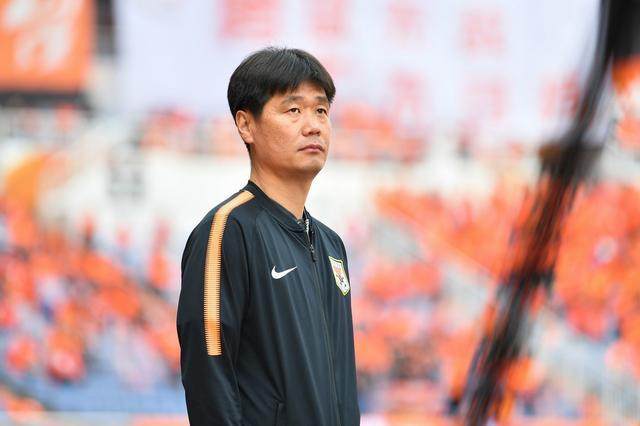 奇异果体育官方-李霄鹏执教女足胜率最低 两获中超最佳教头成亮点